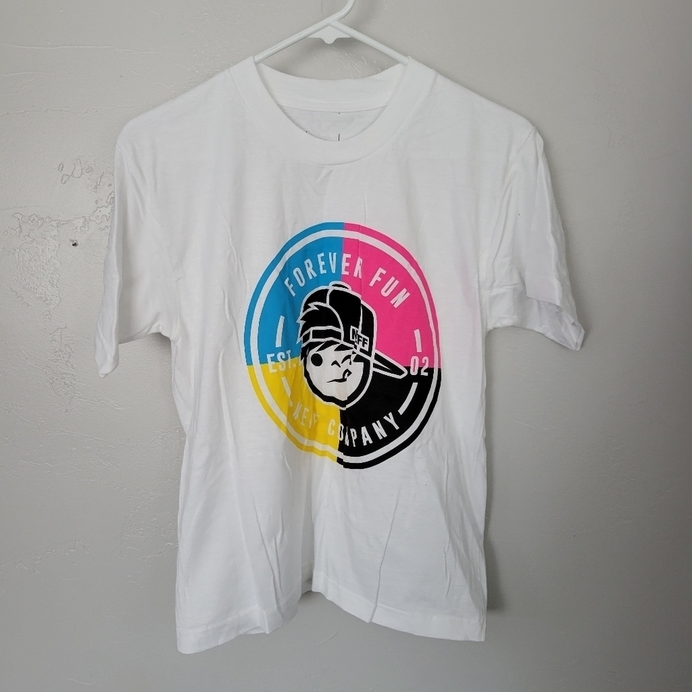 Neff NWOT White Short Sleeve T-shirt Graphic Tee Boys Medium Blue Pink Yellow